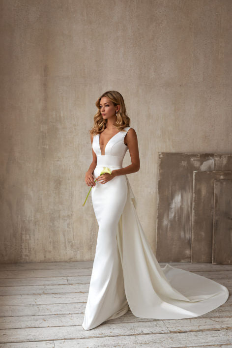 Serene Visions - Sleeveless Tail Wedding Dress